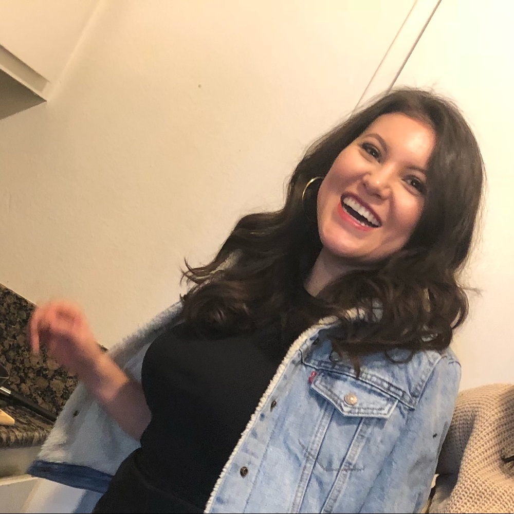 Meet your Posher, Alexia